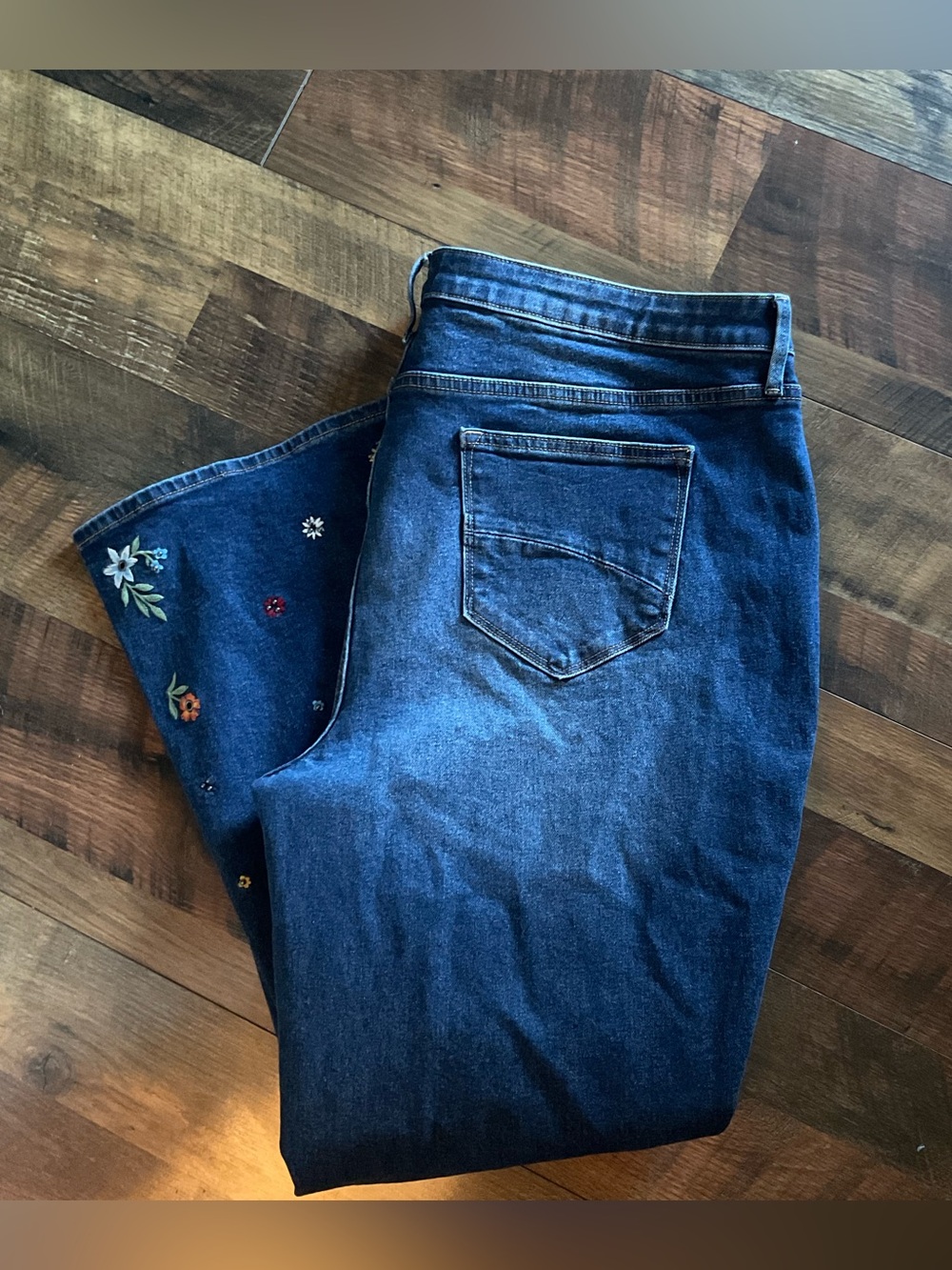 Driftwood Kelly Embroidered Flower Plus Size 24 Jeans NWT
